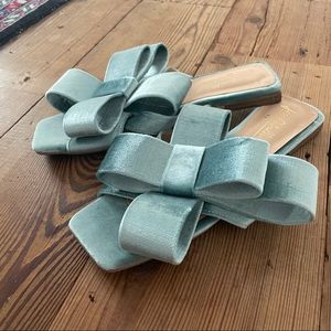 Gorgeous velvet bow flats.